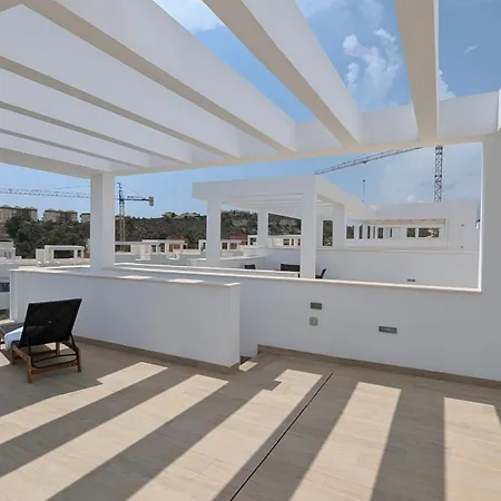 Sunny Hills Rooftop アパート *