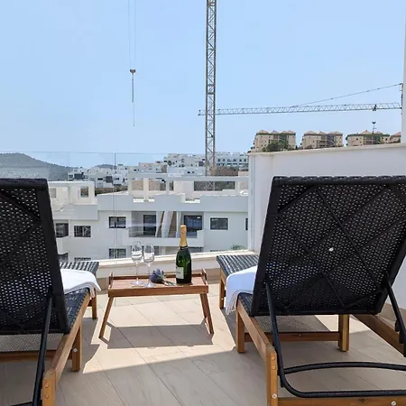 Sunny Hills Rooftop * フィネストラット